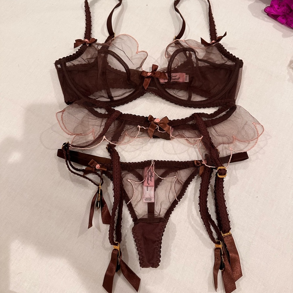 Agent provocateur scallop lingerie full set